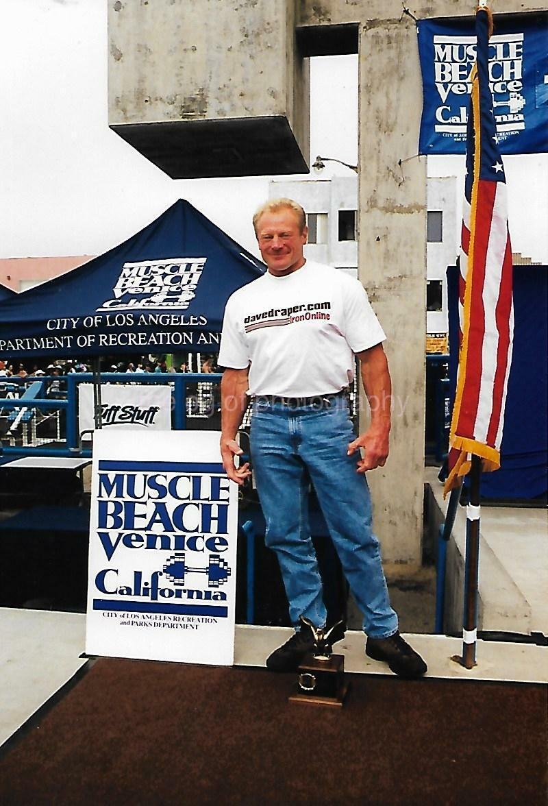 Dave Draper MUSCLE MAN Bodybuilder FOUND Photo Poster painting Venice Beach CALIFORNIA 04 35 S