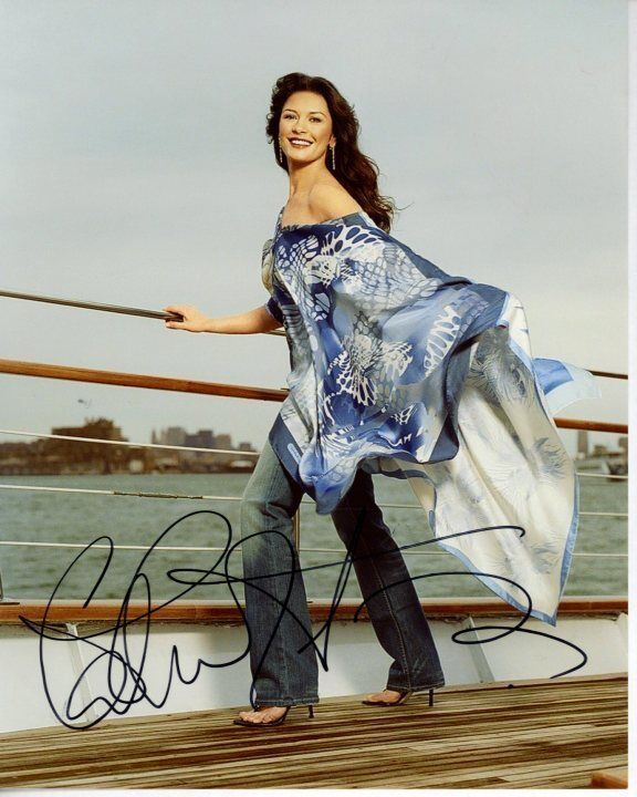 CATHERINE ZETA - JONES Signed Autographed Photo Poster painting WIFE OF MICHAEL DOUGLAS