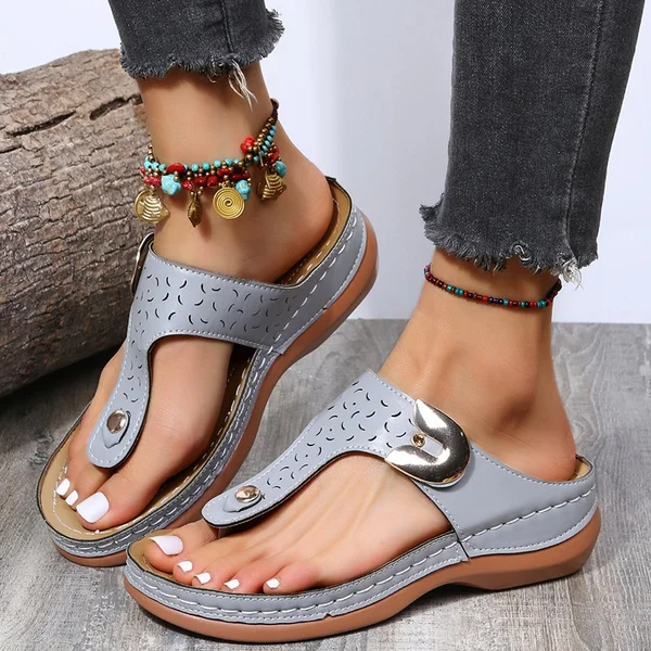 New Women's Fashion Sandals Casual Slippers Hollow Wedge Heels Solid Color Comfortable Beach Flip-flops