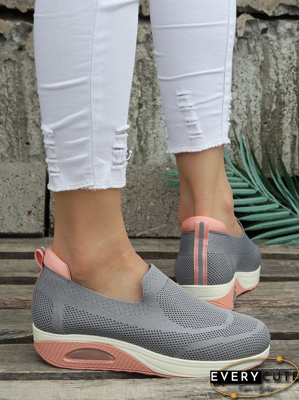 Contrasting Color Comfort Shock Absorbing Flyknit Sneakers