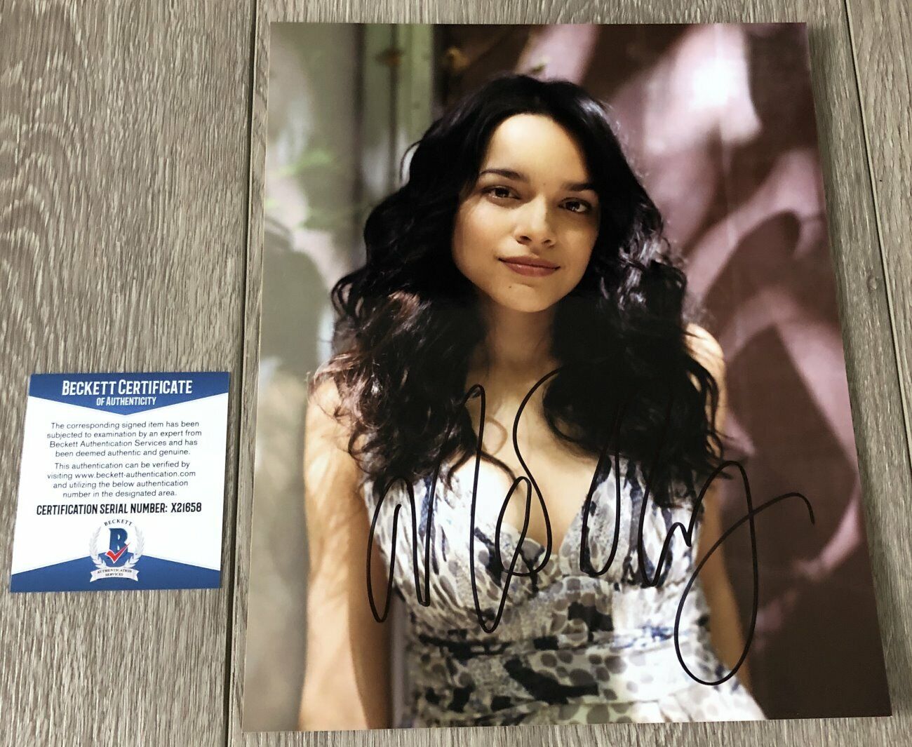 NORAH JONES SIGNED AUTOGRAPH 8x10 Photo Poster painting w/PROOF & BECKETT BAS COA