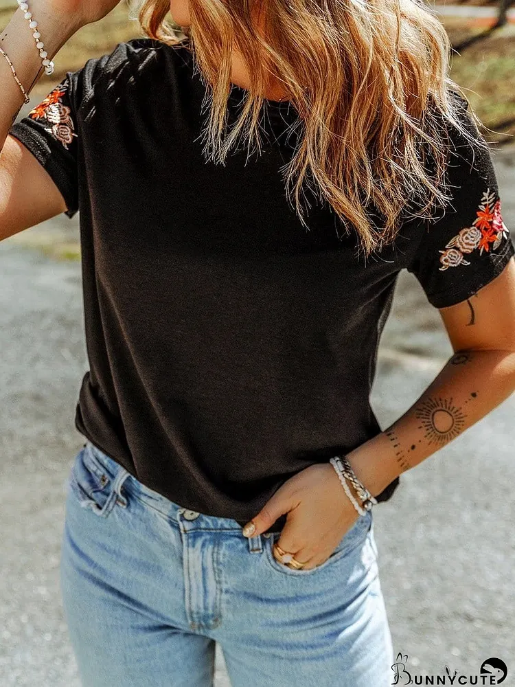 Embroidered Floral Black T-Shirt with Round Neck and Short Sleeves