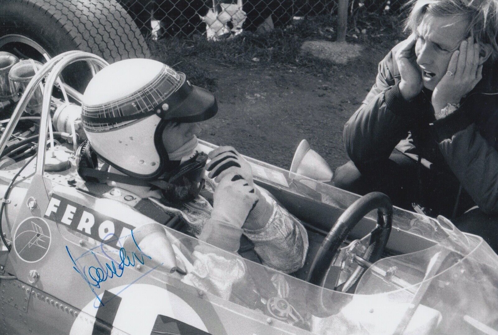 Jackie Stewart Main Signé 12x8 Photo Poster painting F1 Autographe Elf équipe Tyrrell 5