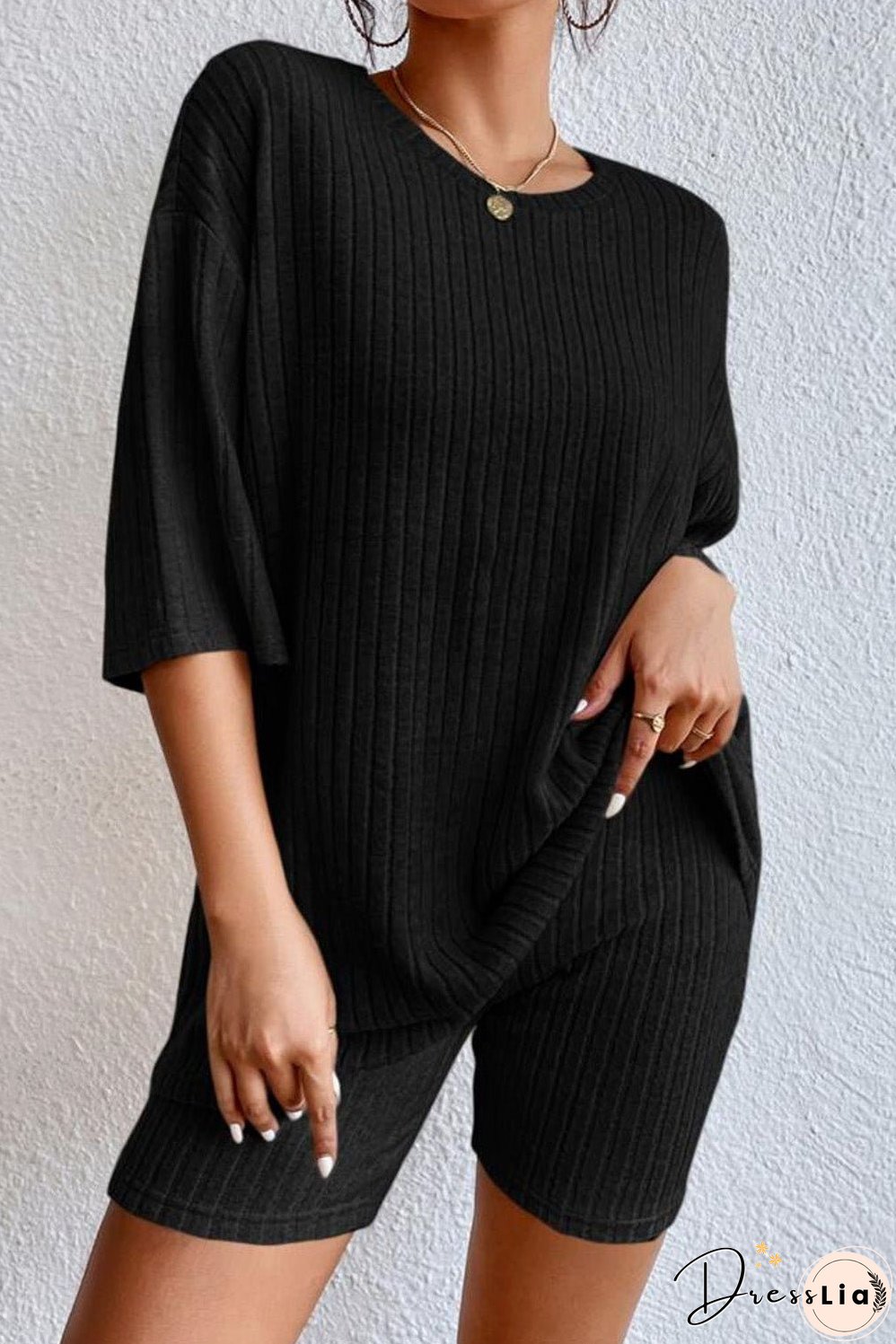 Easy-to-Wear Knit Outfit