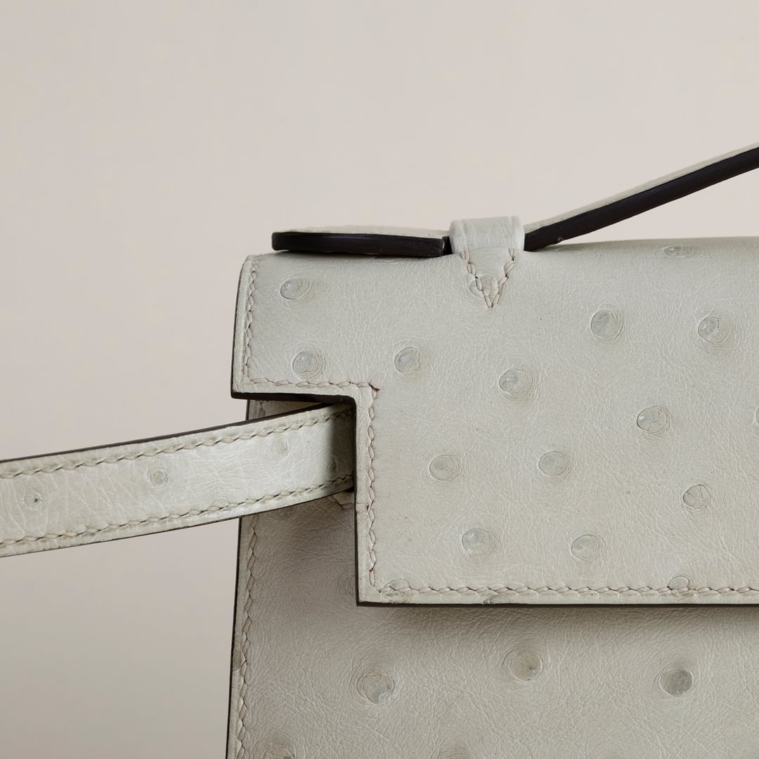 Kelly pochette Ostrich 3C Parchemin GHW