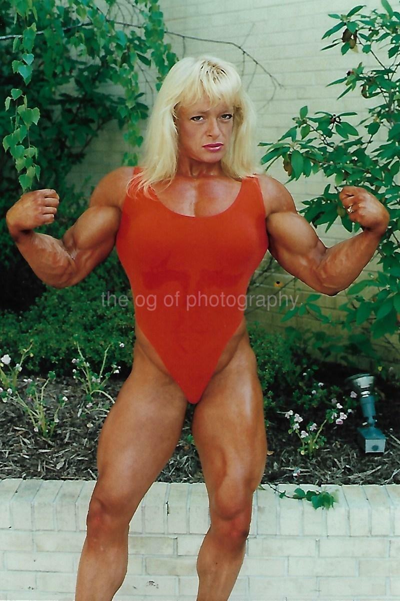 FEMALE BODYBUILDER 80's 90's FOUND Photo Poster painting Color MUSCLE WOMAN Original EN 16 12 O