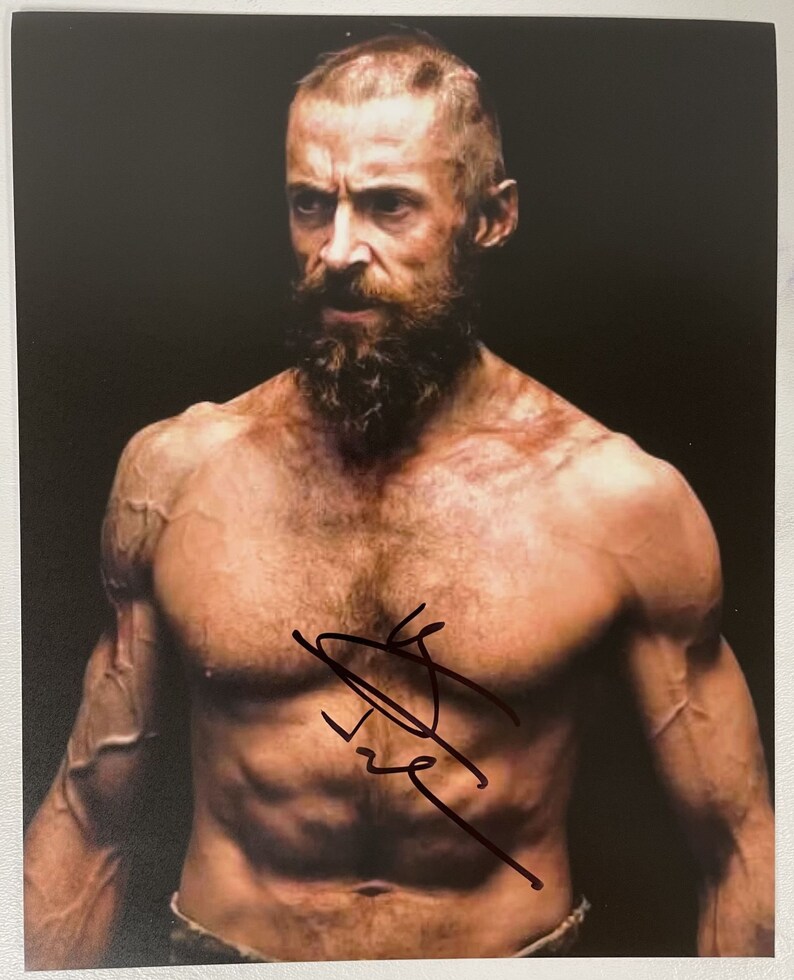 Hugh Jackman Signed Autographed Glossy 8x10 Photo Poster painting - COA Matching Holograms