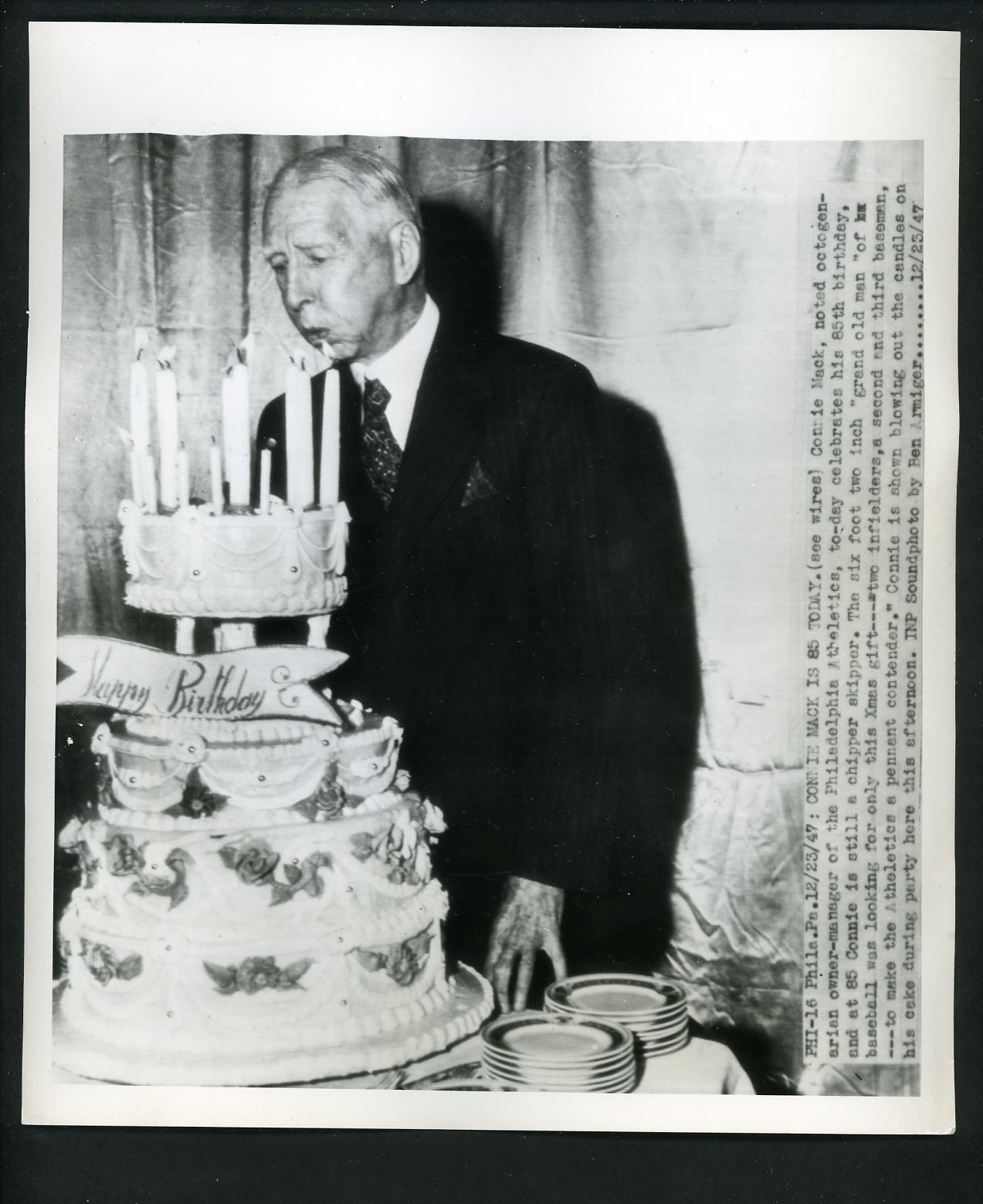 Connie Mack celebrates 85th Birthday 1947 Press Photo Poster painting Philadelphia A's