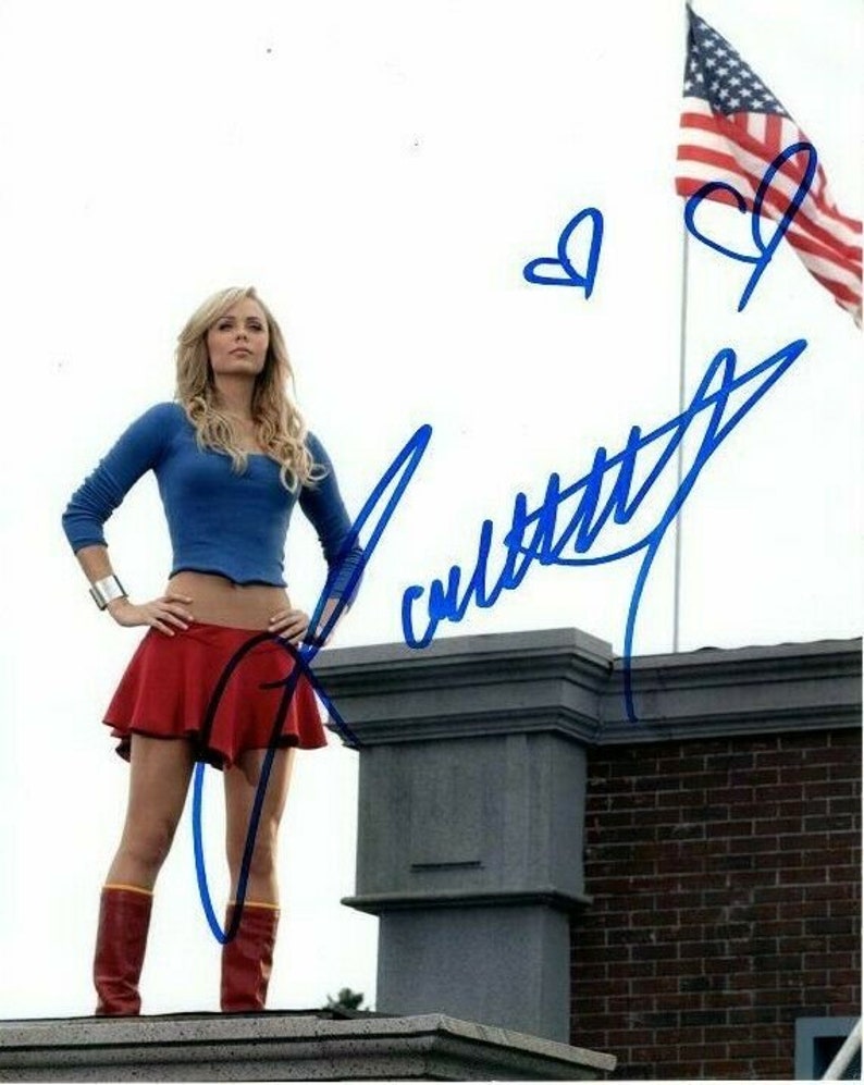 Laura vandervoort signed autographed smallville supergirl kara Photo Poster painting