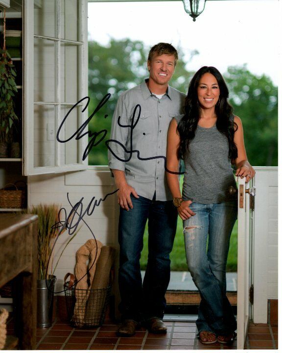 CHIP and JOANNA GAINES signed autographed FIXER UPPER 8x10 Photo Poster painting