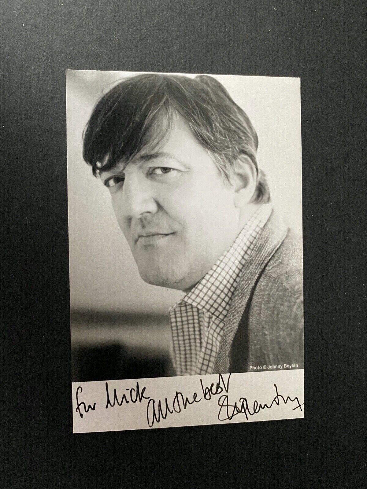 STEPHEN FRY - COMEDY ACTOR & WRITER - BRILLIANT SIGNED Photo Poster paintingGRAPH