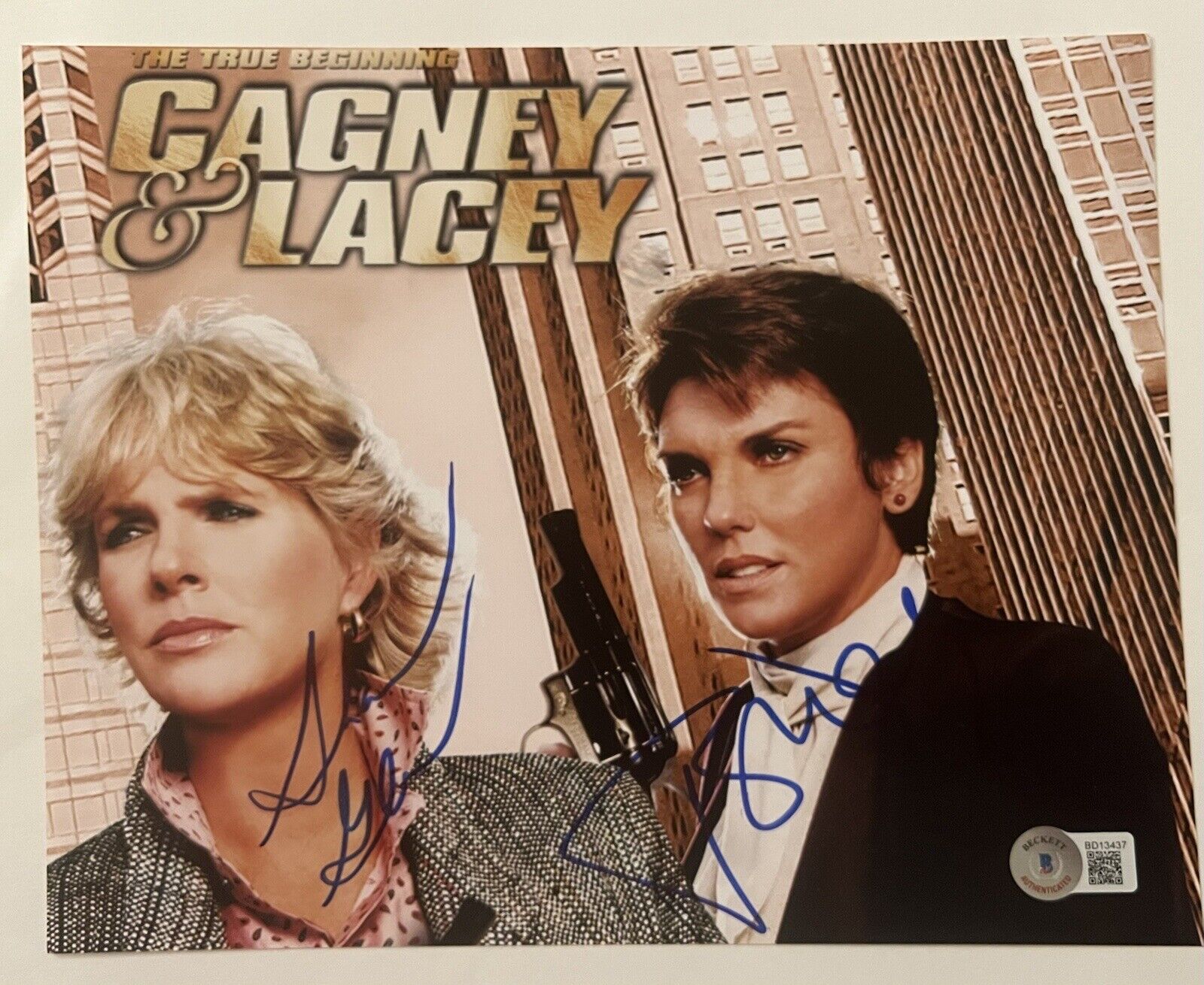 Cagney & Lacey Sharon Gless & Tyne Daly signed Autographed 8x10 Photo Poster painting Becket