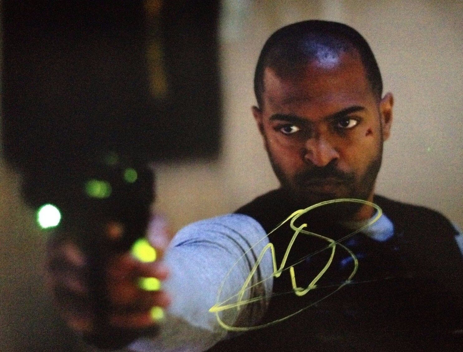 NOEL CLARKE - POPULAR BRITISH ACTOR - EXCELLENT SIGNED ' THE ANOMALY ' Photo Poster painting