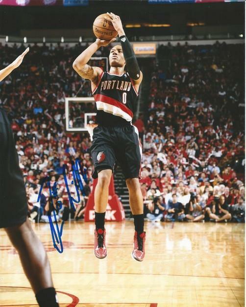 * DAMIAN LILLARD SIGNED Photo Poster painting 8X10 RP AUTOGRAPHED PORTLAND TRAIL BLAZERS