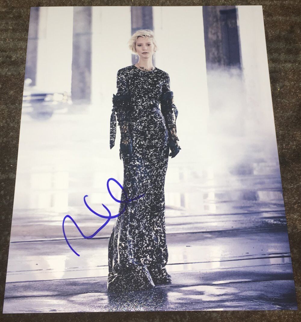 MIA WASIKOWSKA SIGNED AUTOGRAPH ALICE IN WONDERLAND DAMSEL 8x10 Photo Poster painting G w/PROOF