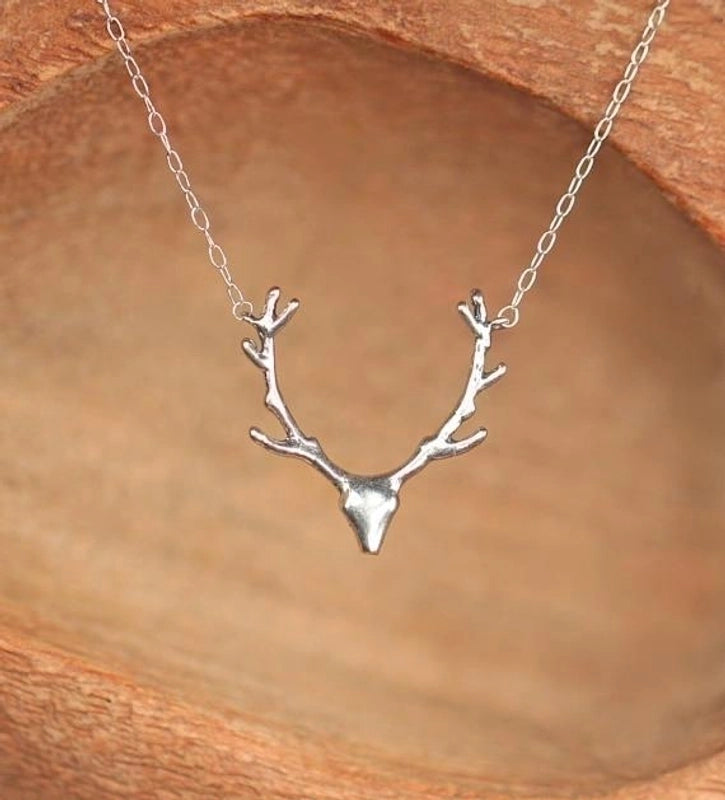 Simple  Necklace Christmas Elk Reindeer Pendant Necklace Female Clavicle Chain Fawn  Necklace