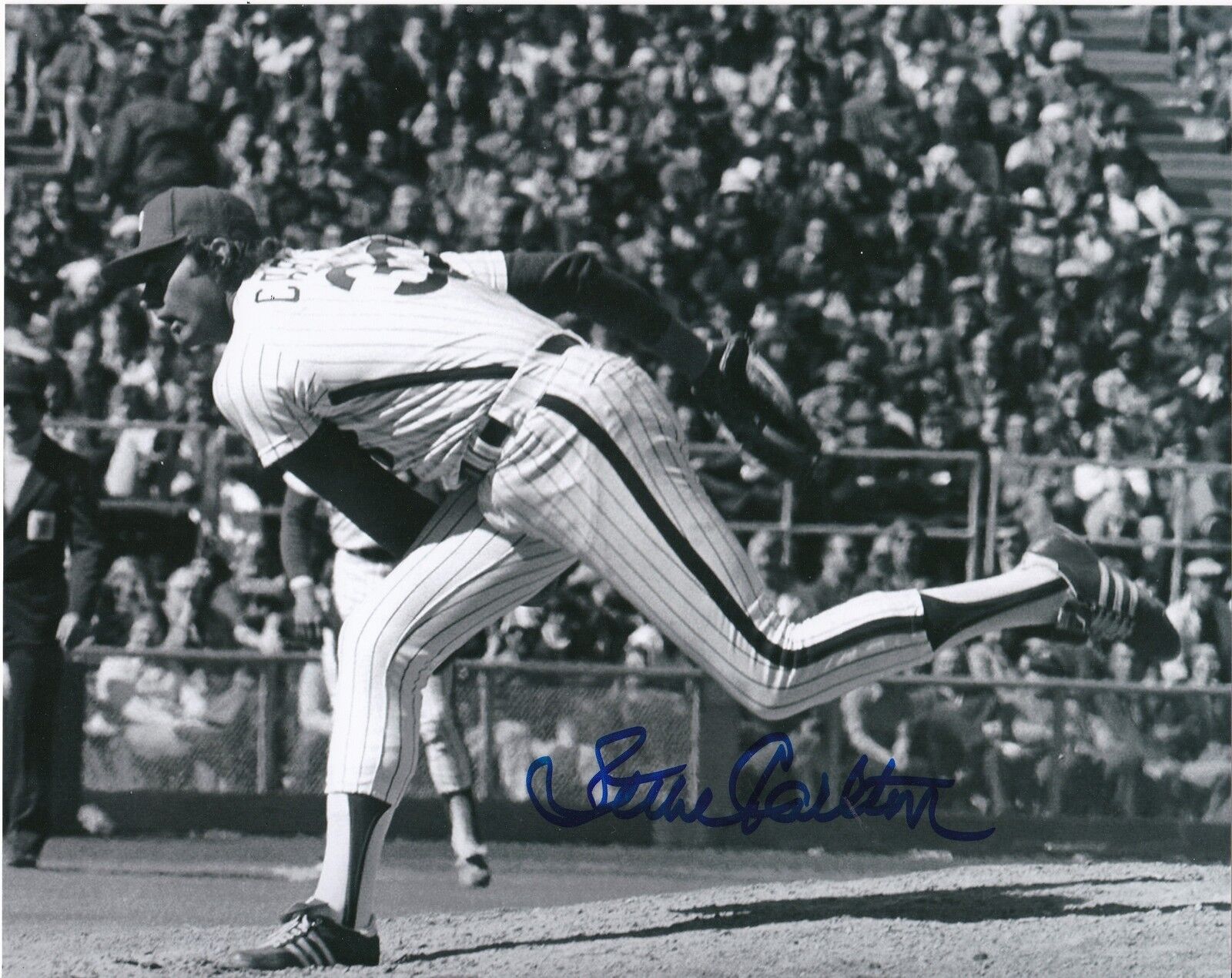 STEVE CARLTON PHILADELPHIA PHILLIES ACTION SIGNED 8x10