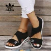 As mais recentes e confort&aacute;veis ​​sand&aacute;lias Adidas 2023
