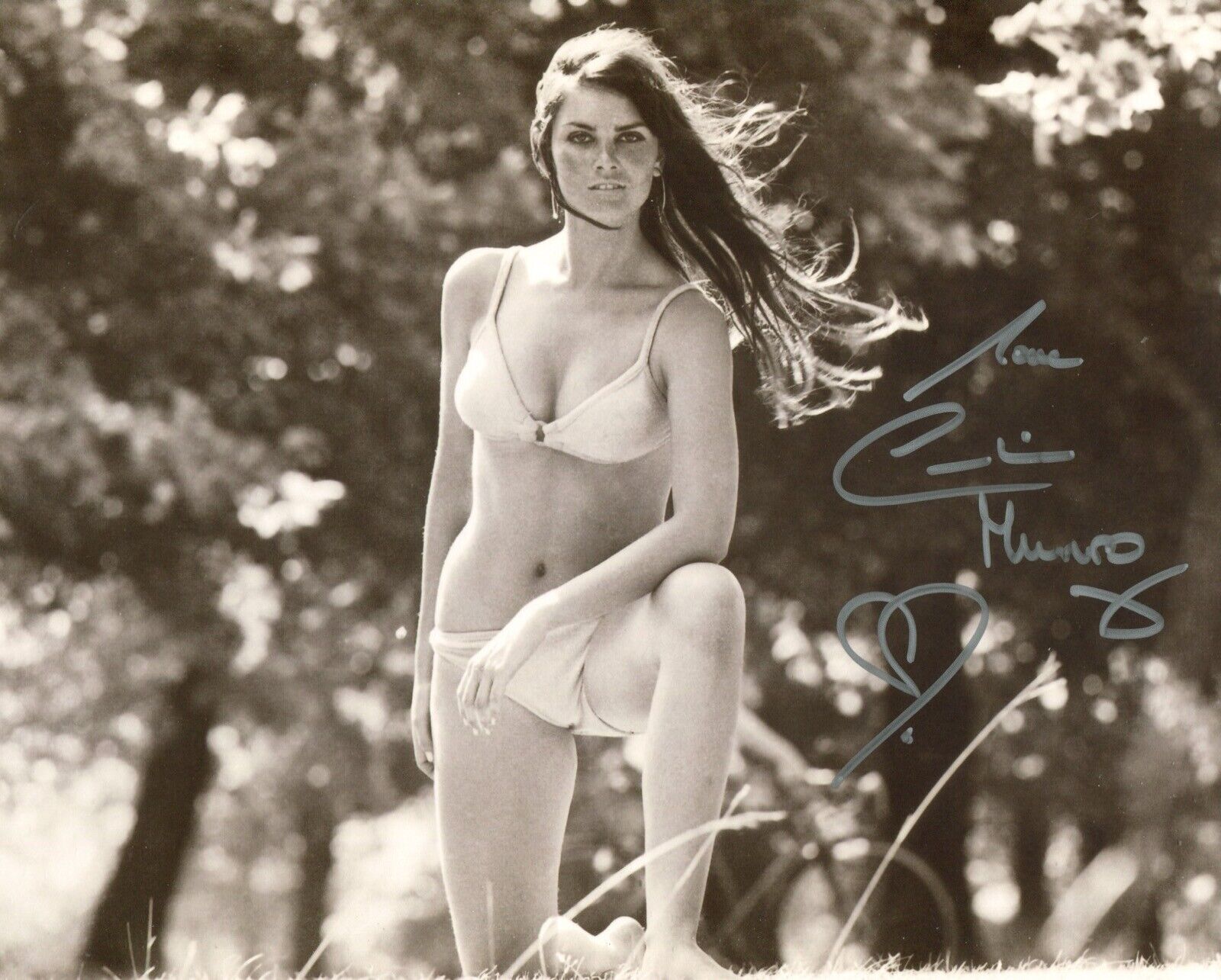 007 Bond girl Caroline Munro signed 8x10 bikini Photo Poster paintingshoot Photo Poster painting