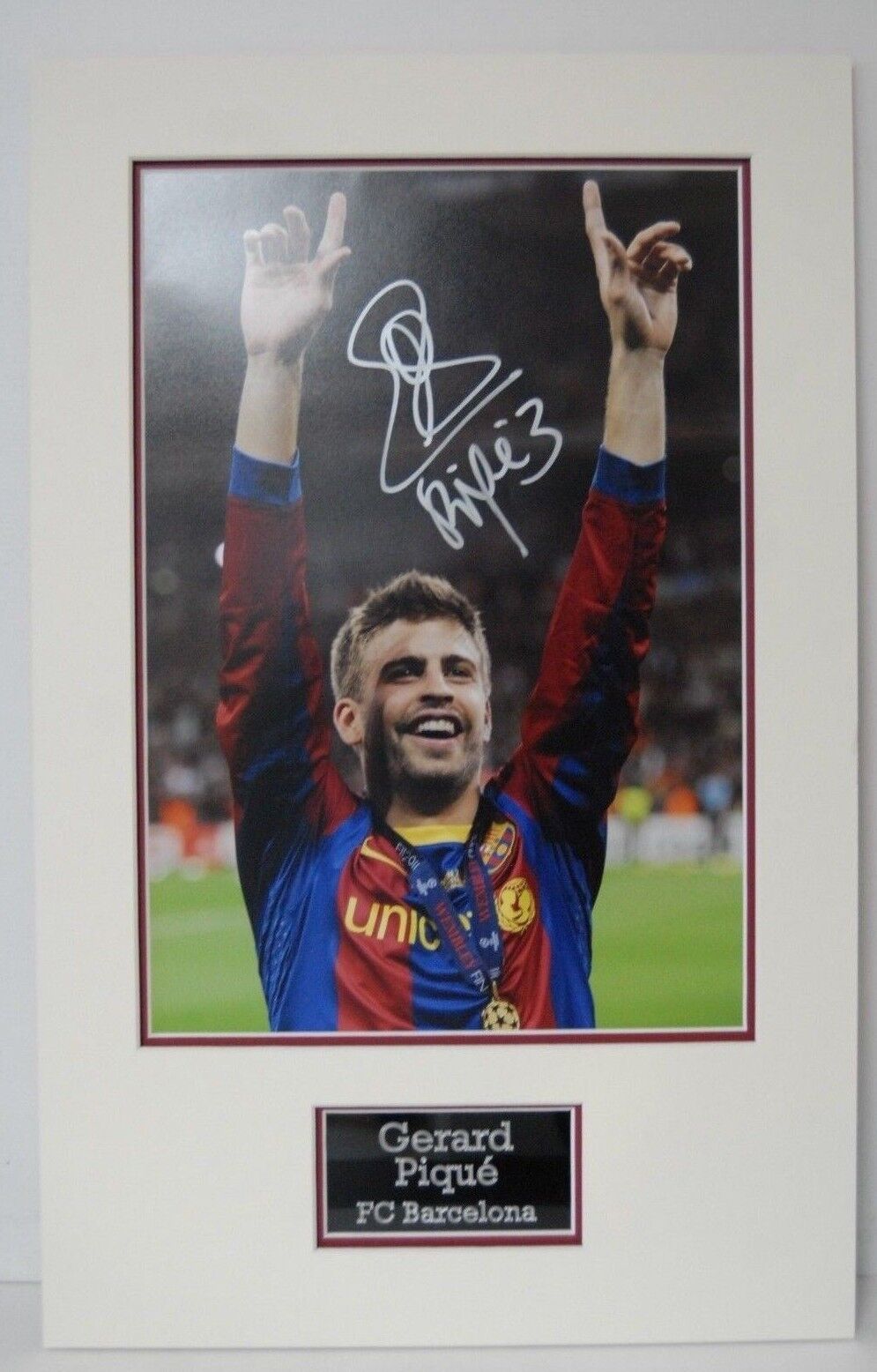 Gerard Pique Signed 18X12 Photo Poster painting Mount Display Barcelona AUTOGRAPH AFTAL COA (C)