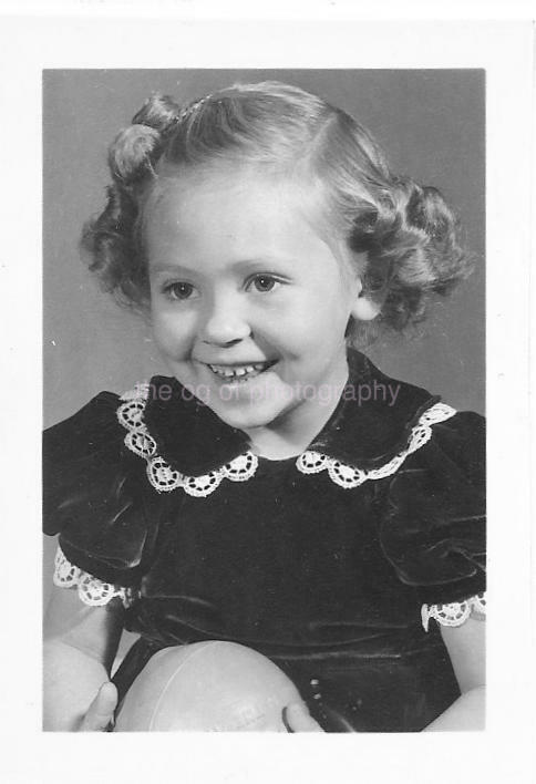 LITTLE GIRL Found Photo Poster paintinggraph bwOriginal Portrait VINTAGE 11 11 J