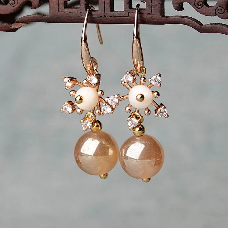 Pearl Vintage Shell Stud Earrings