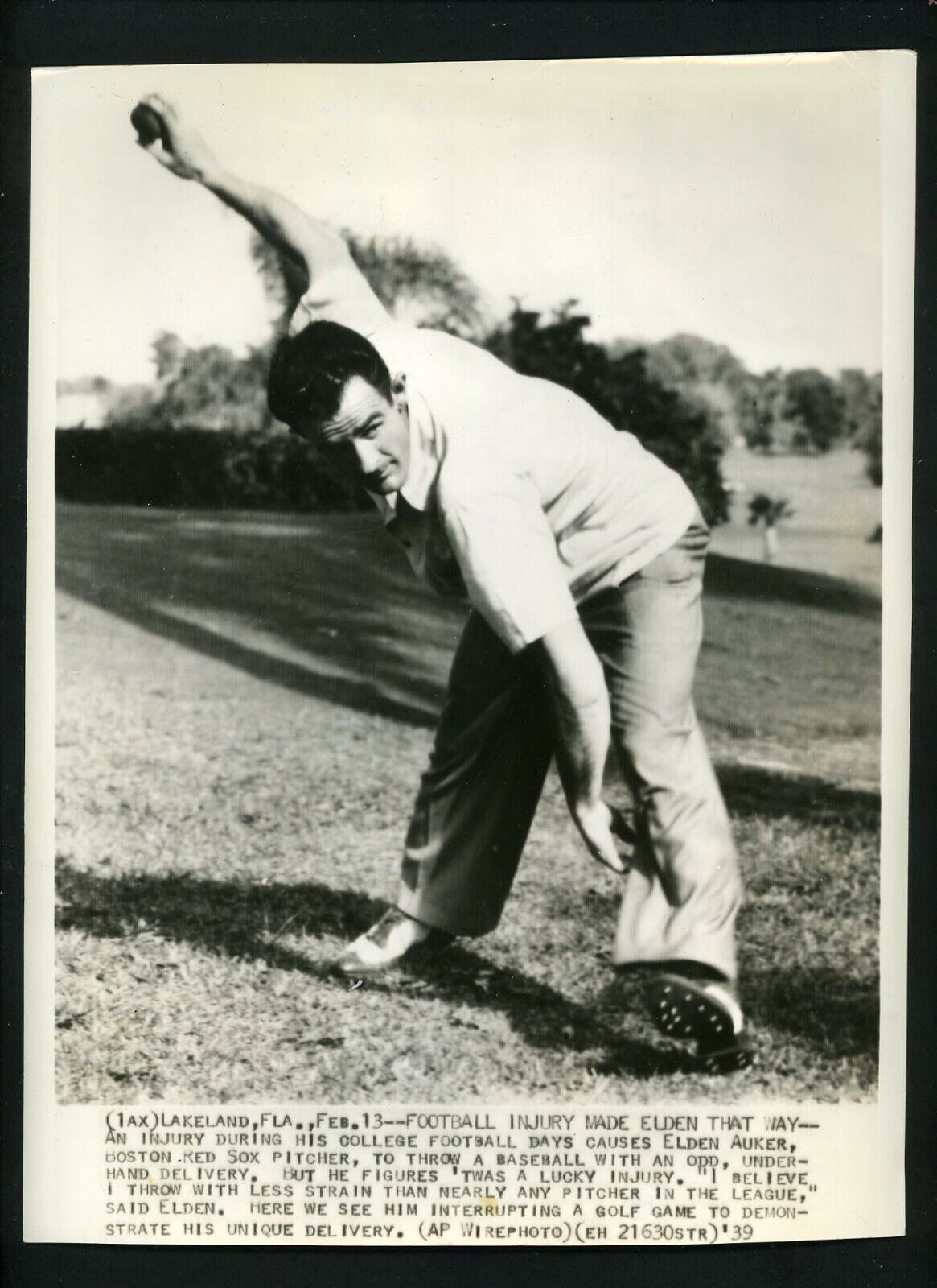 Elden Auker demonstrates underhand delivery 1939 Press Photo Poster painting Boston Red Sox