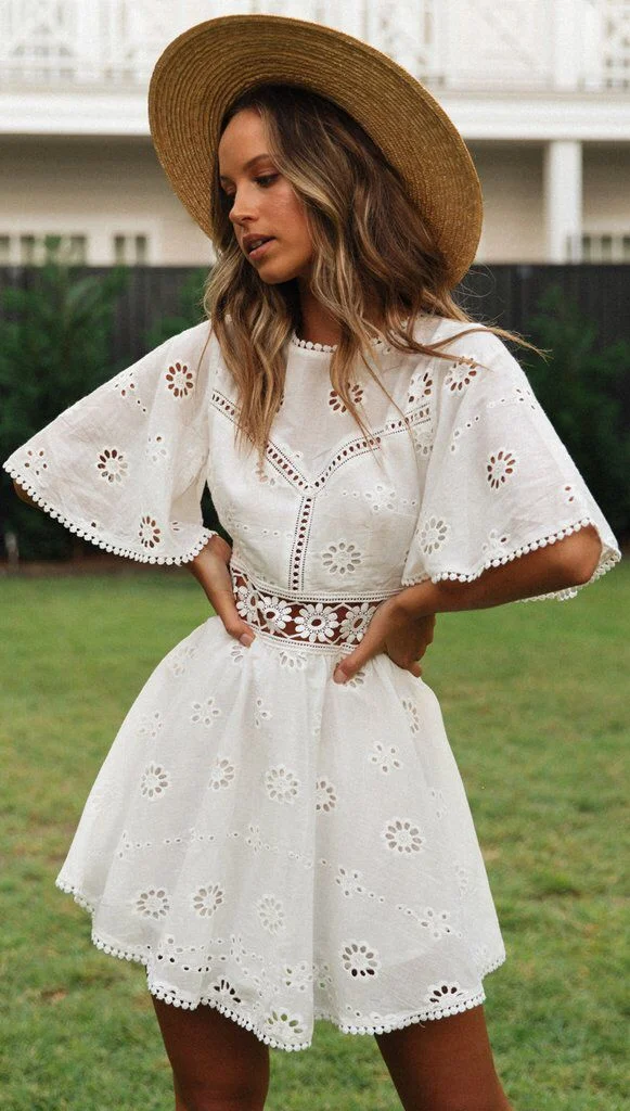 Round Leadboard Lace Splicing Mini Dresses