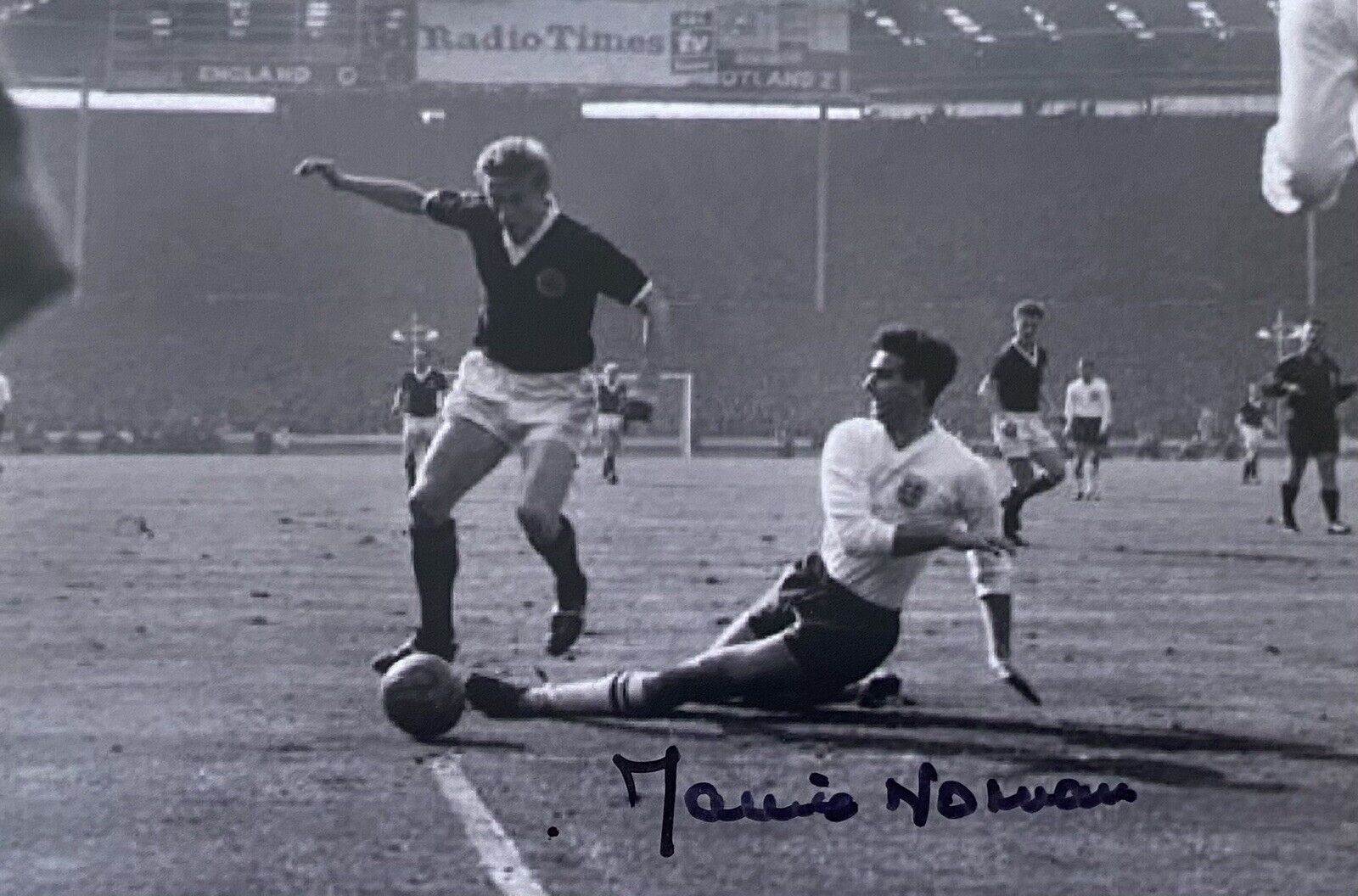 Maurice Norman Genuine Hand Signed Tottenham Hotspur 6X4 Photo Poster painting