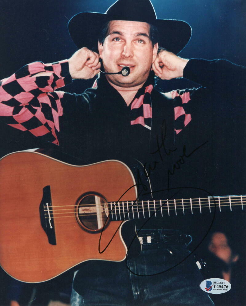 GARTH BROOKS SIGNED AUTOGRAPH 8X10 Photo Poster painting - COUNTRY, BEAUTIFUL FULL GRAPH BECKETT