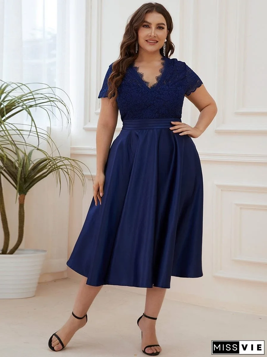 Elegant Plus Size Lace A-line Cocktail Dress with Pockets