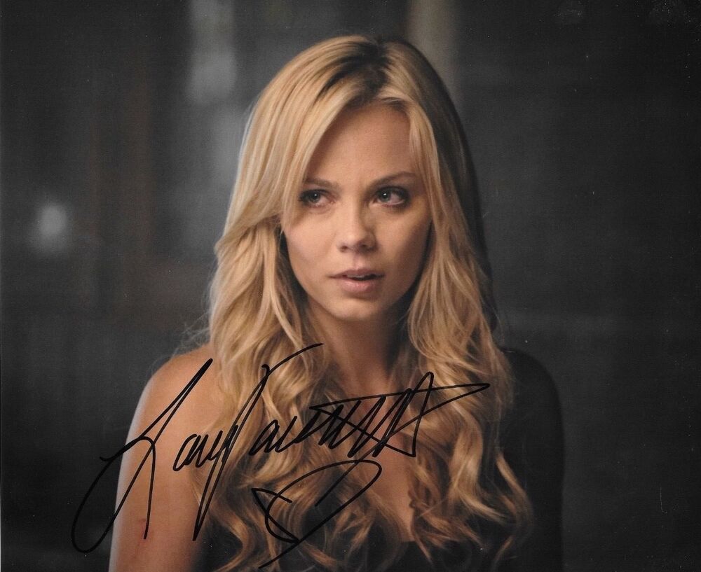 * LAURA VANDERVOORT * signed autographed 8x10 Photo Poster painting * SMALLVILLE * 2