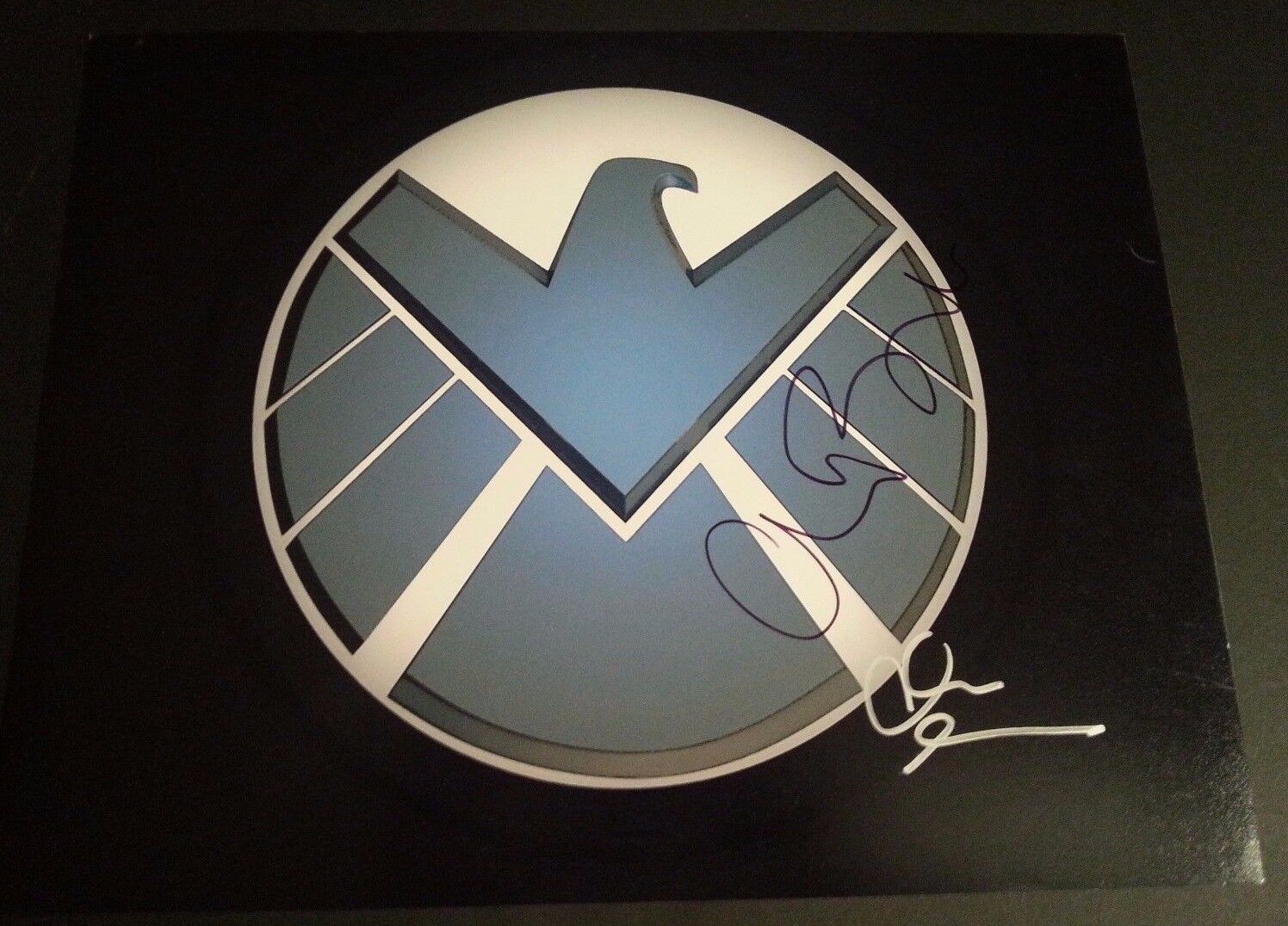 AGENTS OF SHIELD Cast(x2) Authentic Hand-Signed Chloe Bennet