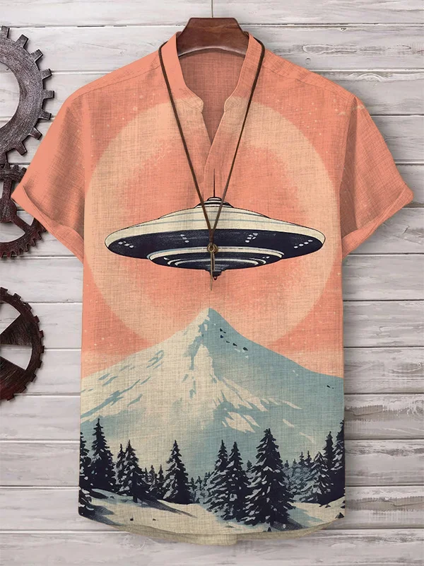 Men's Retro UFO landed on Mount Fuji Print V Neck T-Shirt