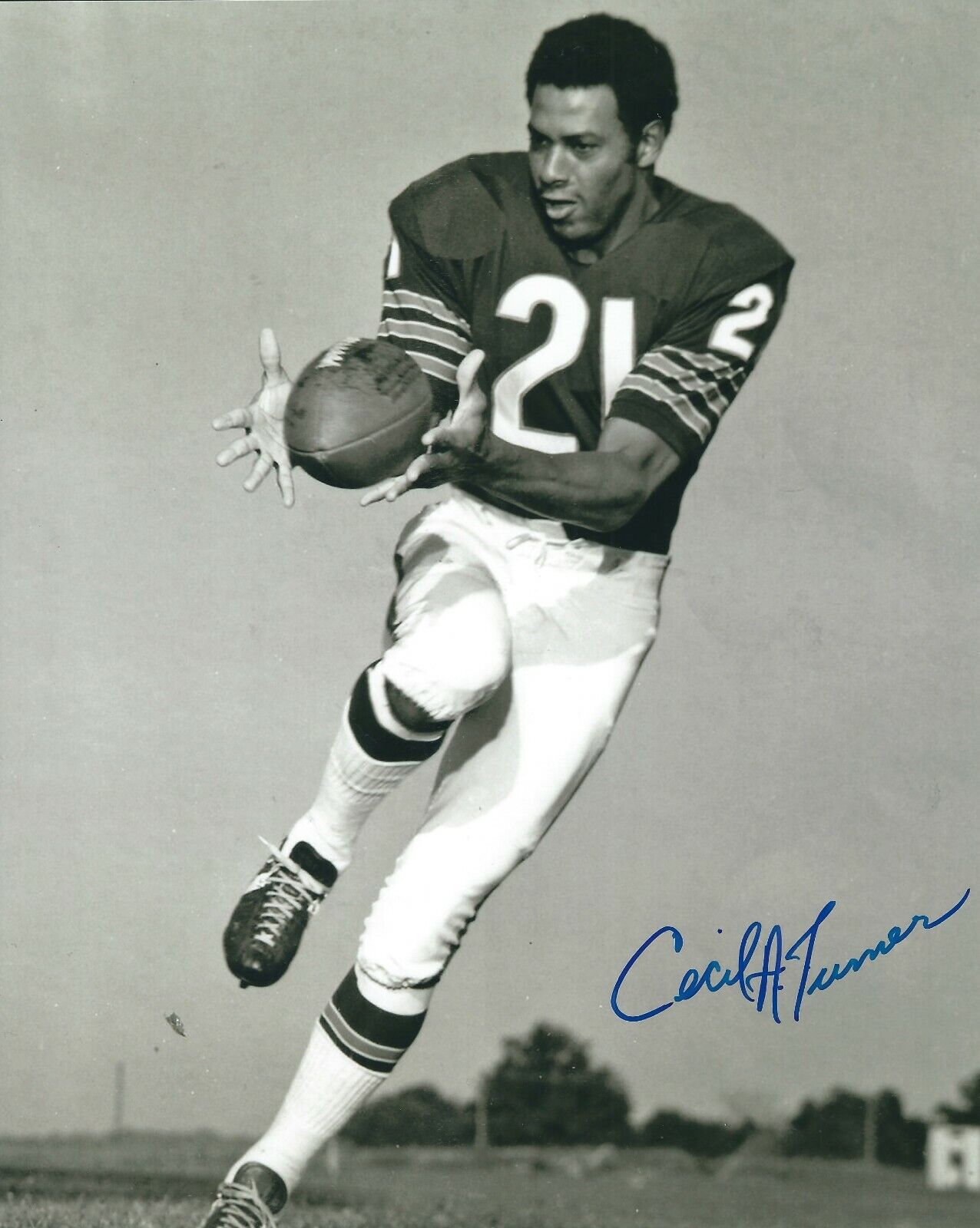 Signed 8x10 CECIL TURNER Chicago Bears Autographed Photo Poster painting - w/COA