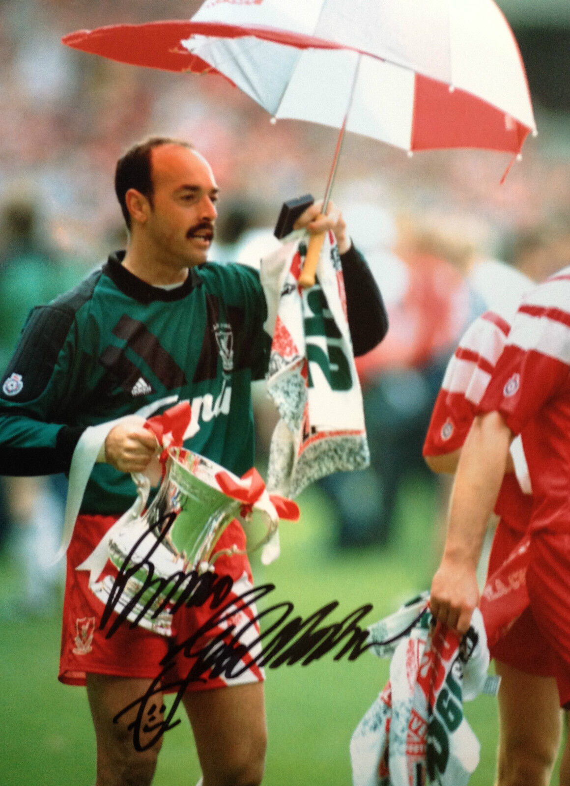 BRUCE GROBBELAAR - LIVERPOOL LEGEND - EXCELLENT SIGNED COLOUR EUROPEAN Photo Poster painting