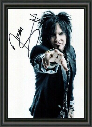 NIkki Sixx - MOTLEY CRUE PROMO - A4 SIGNED Photo Poster painting POSTER - HIGH GLOSS PRINT