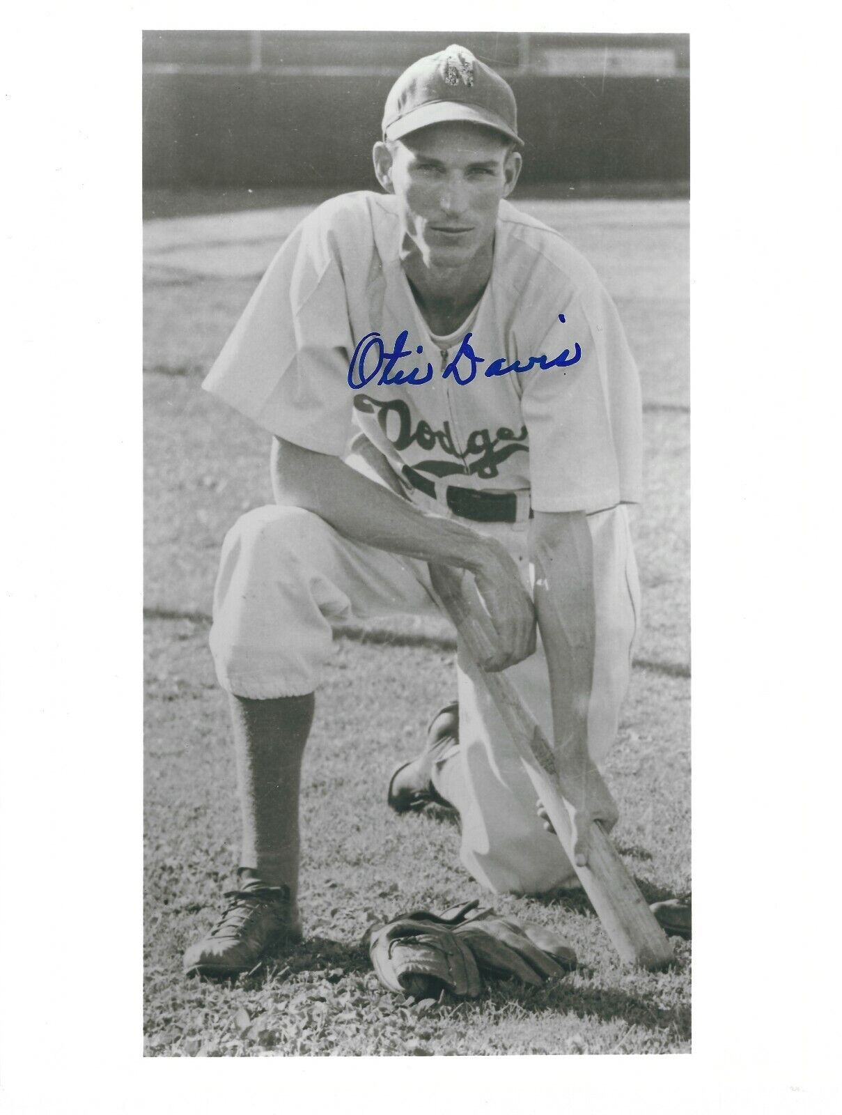 Autographed 8x10 OTIS DAVIS Brooklyn Dodgers Photo Poster painting - COA