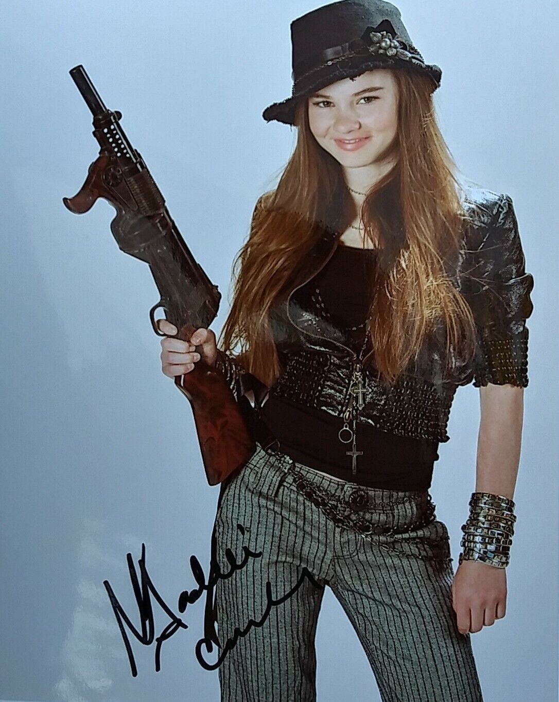 Madeline Carroll signed 8 x 10