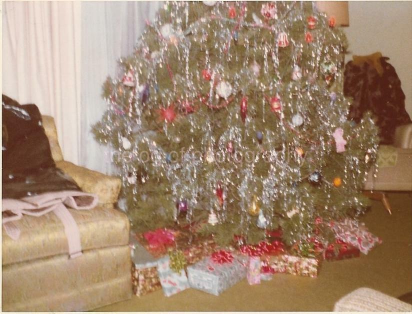 Christmas Tree FOUND Photo Poster painting ColorOriginal Snapshot VINTAGE 07 4 F