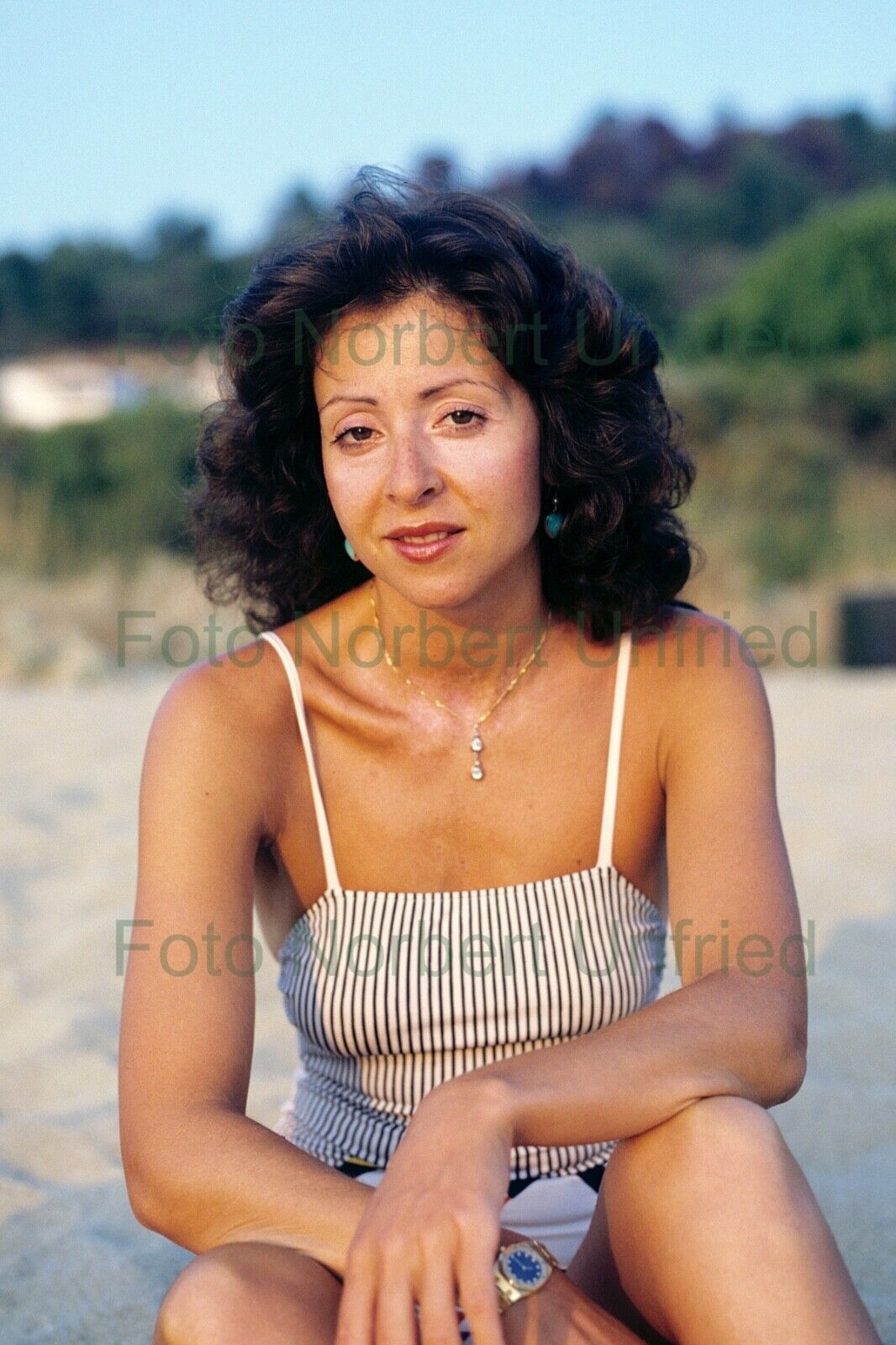 Vicky Leandros at the Beach - Photo Poster painting 20 X 30 CM Without Autograph (Nr 2-173