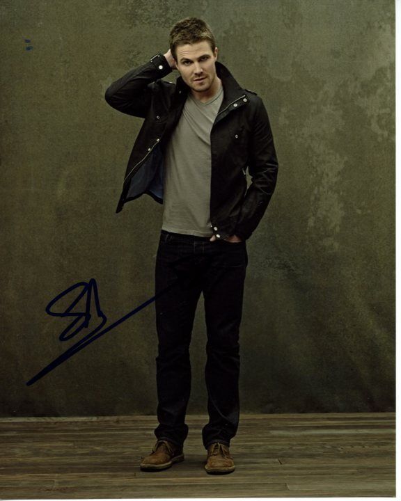 STEPHEN AMELL signed autographed ARROW OLIVER QUEEN Photo Poster painting