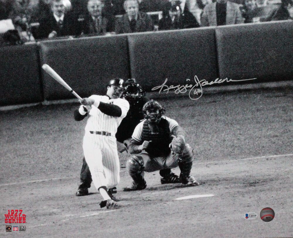 Reggie Jackson Autographed NY Yankees 16x20 1977 WS B&W Photo Poster painting- Beckett *Silver