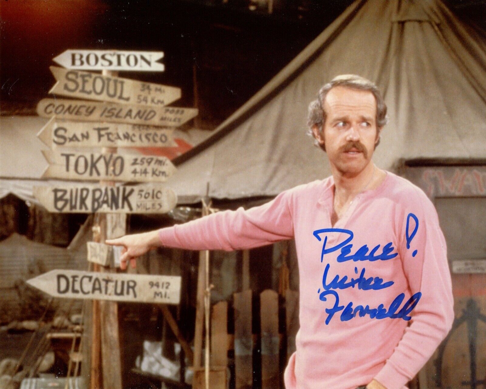 Actor Mike Farrell signed B.J Hunnicutt MASH comedy Photo Poster painting - UACC DEALER