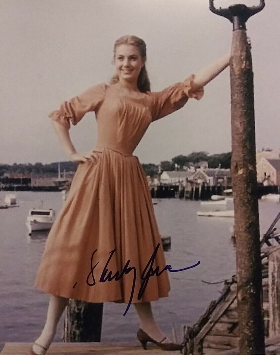 Shirley Jones signed 8 x 10