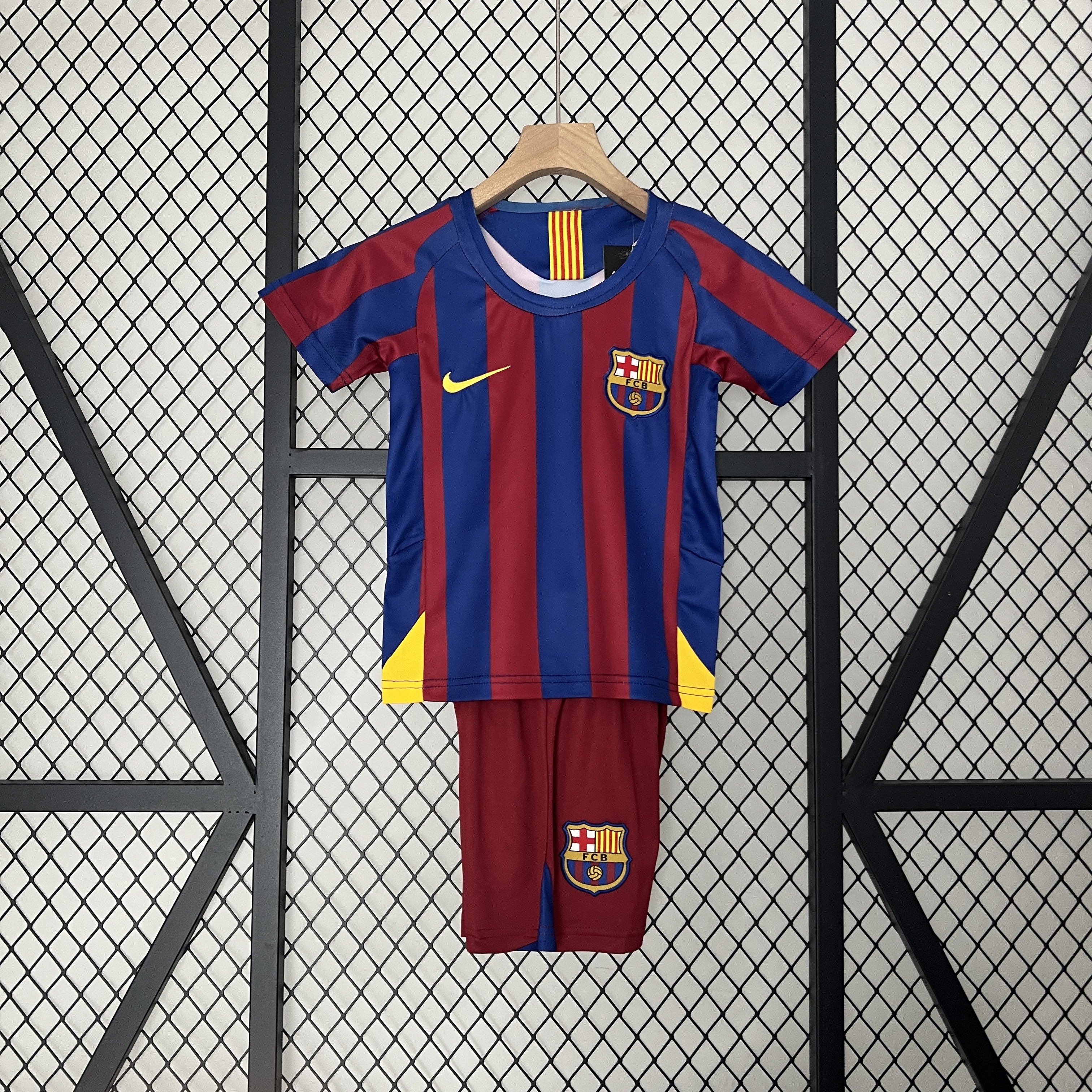 Retro B.A.R.S.A 2005-06 Home Stadium Kids Kit