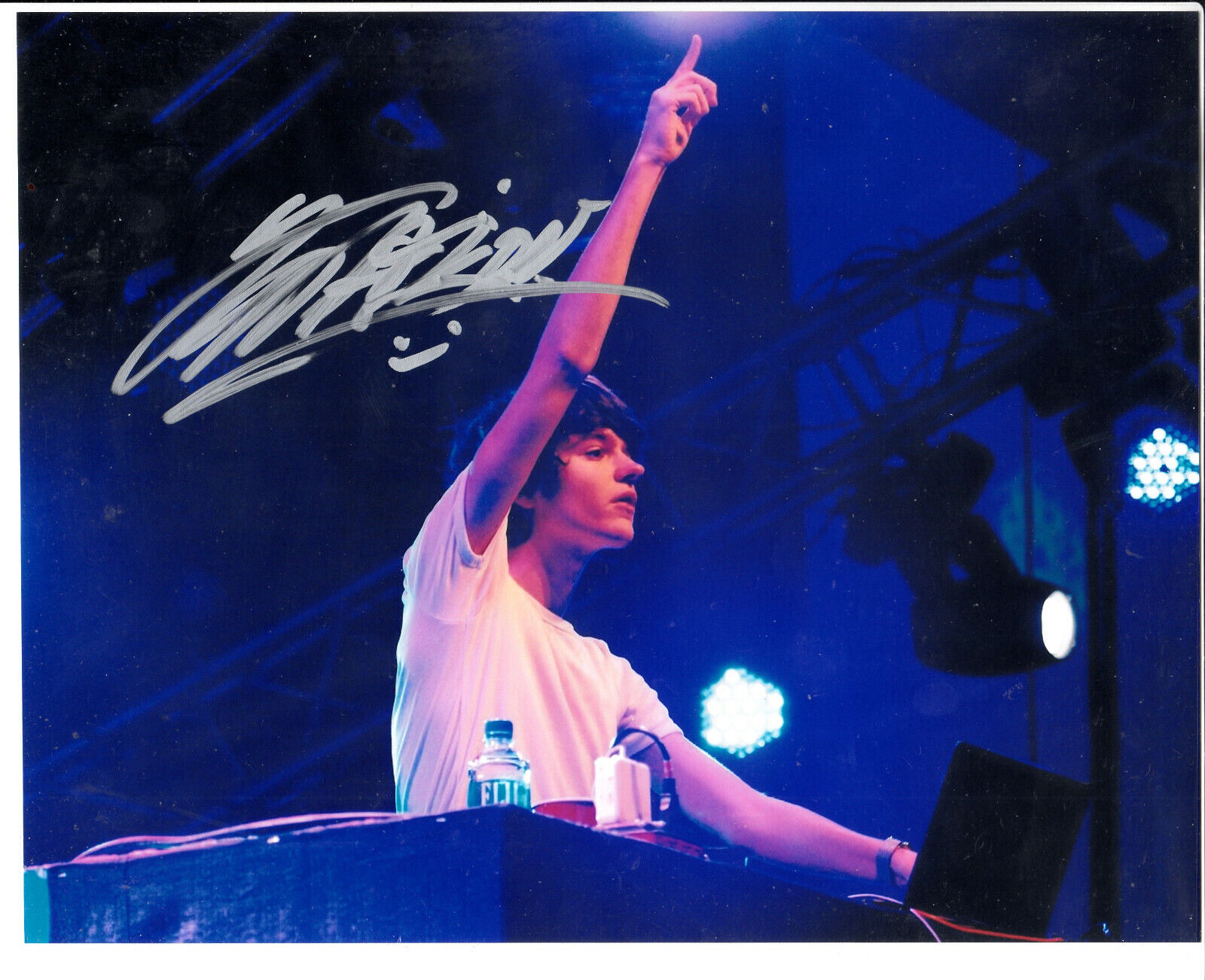 DJ Madeon autogrraph 8x10