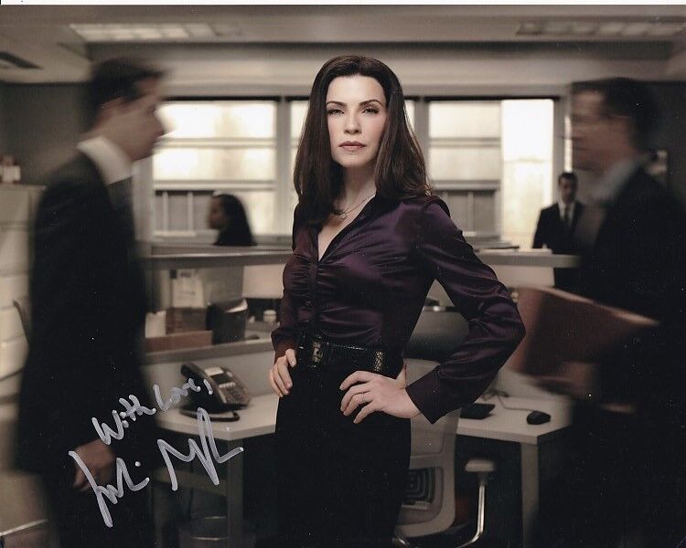 JULIANNA MARGULIES signed autographed THE GOOD WIFE ALICIA FLORRICK Photo Poster painting