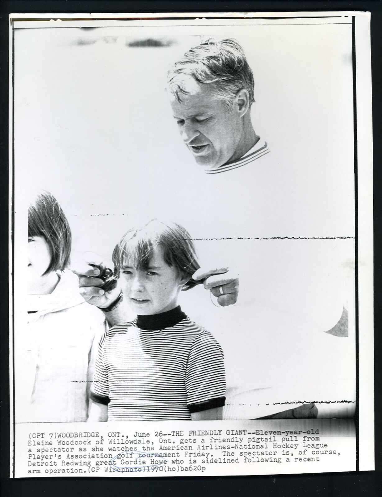 Gordie Howe 1970 Press Photo Poster painting Elaine Woodcock AA NHLPA Golf Tournament