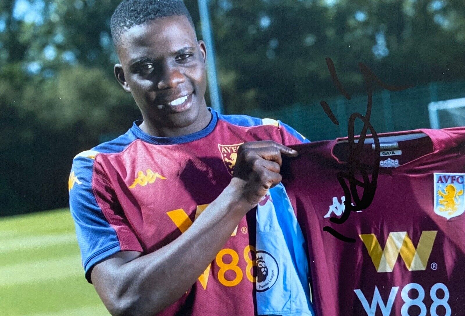 Marvelous Nakamba Hand Signed 6X4 Photo Poster painting - Aston Villa 3